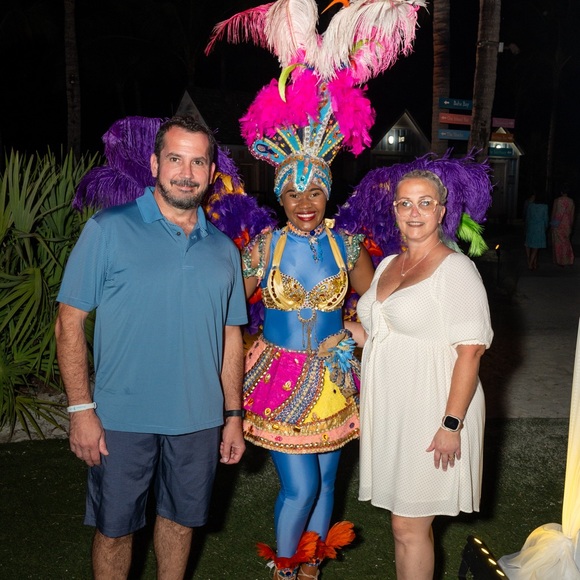 Meet your Posher, Dina Jo - Picture 4 of 4